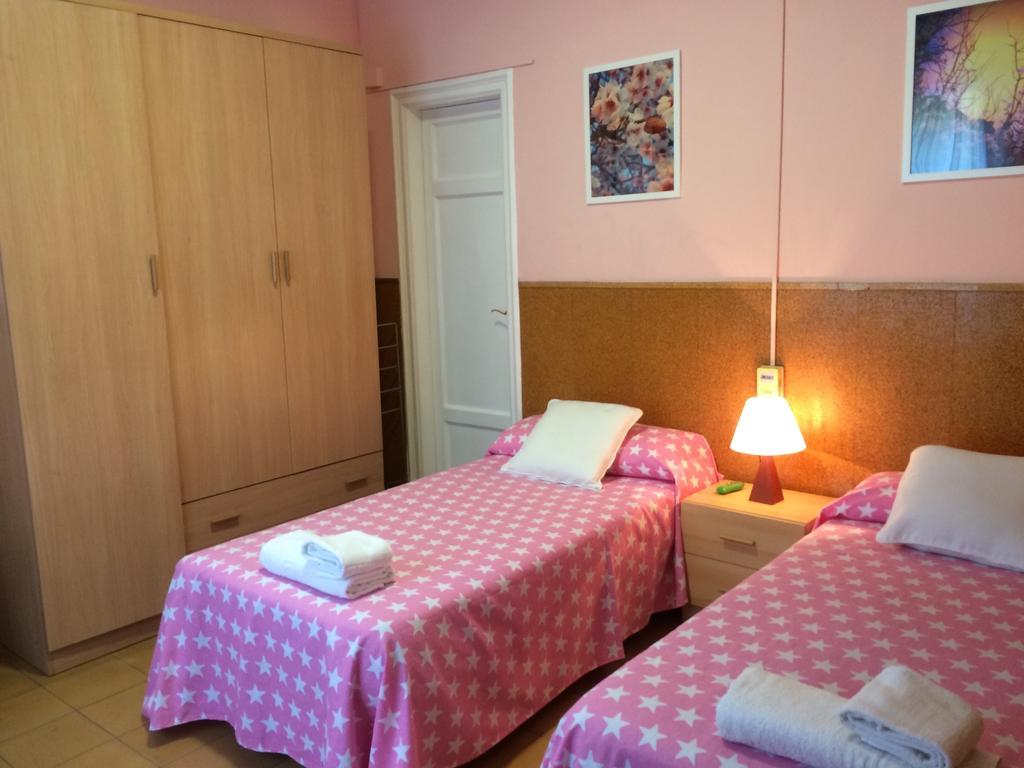 Hostal Valls Barcelona Kültér fotó