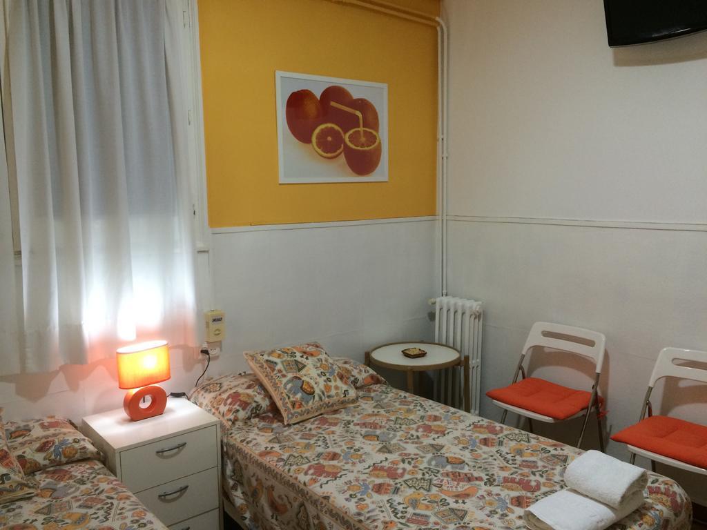 Hostal Valls Barcelona Szoba fotó